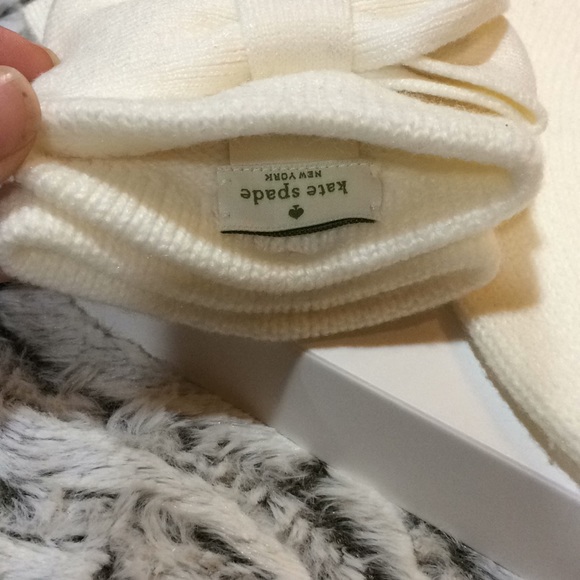 KATE SPADE Dorothy Bow Beanie and Glove Set - Picture 3 of 5